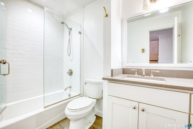 Building Photo - 9 Georgetowne N