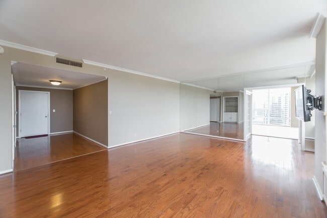 Building Photo - 5100 San Felipe St