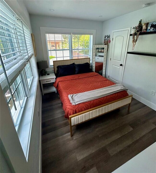 Building Photo - 3550 2nd Ave S