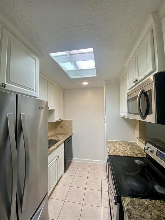 Building Photo - 2744 Briarhurst Dr