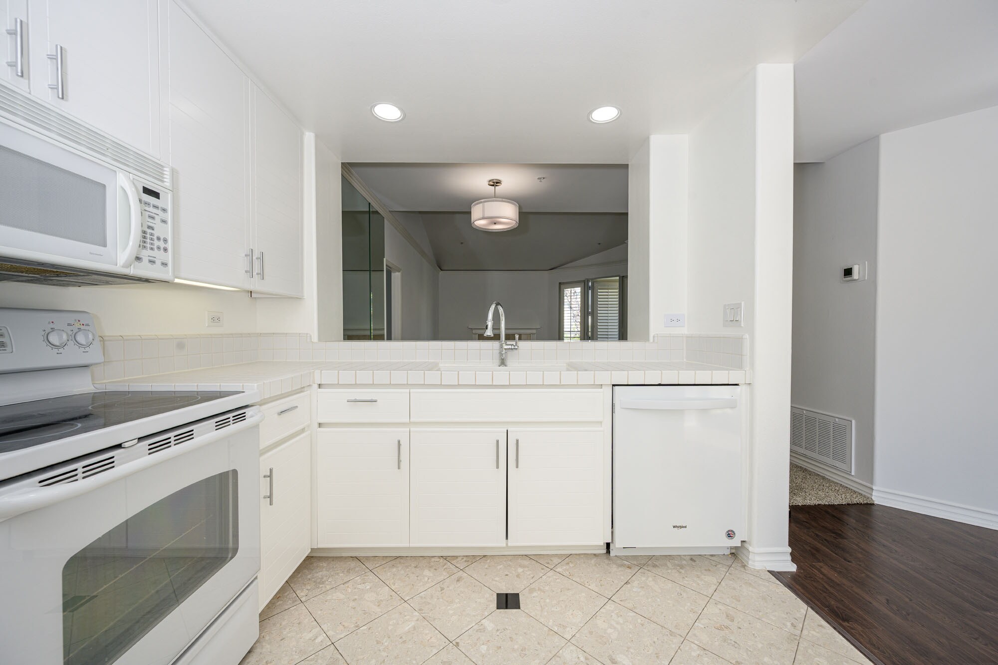 Building Photo - 2243 Martin