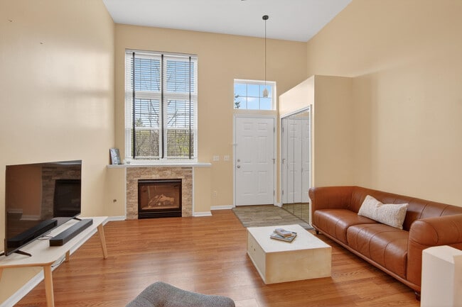 Building Photo - 1930 Lindsay Ln