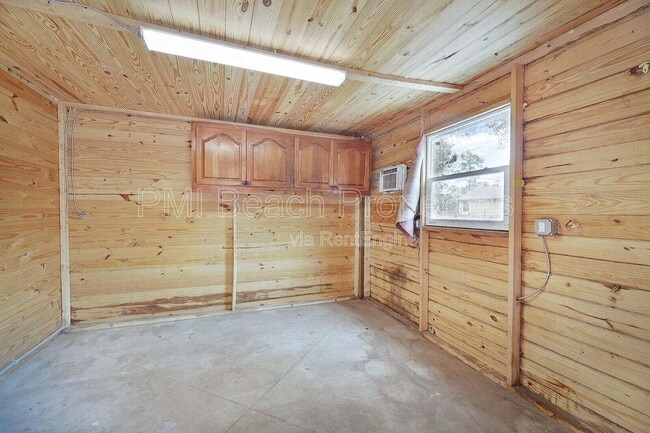 Building Photo - 18080 Sycamore Dr W