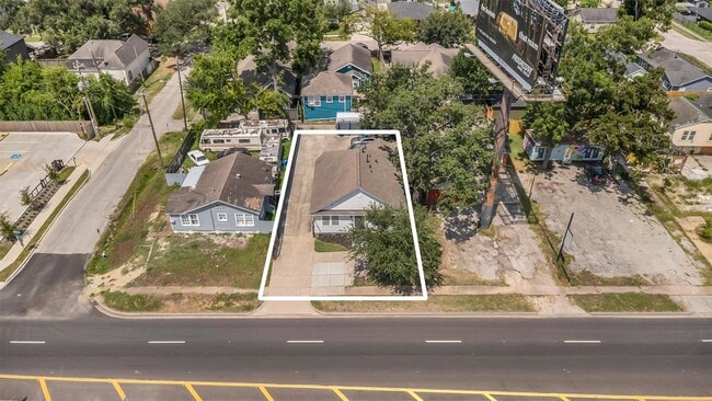 Building Photo - 2607 North Fwy