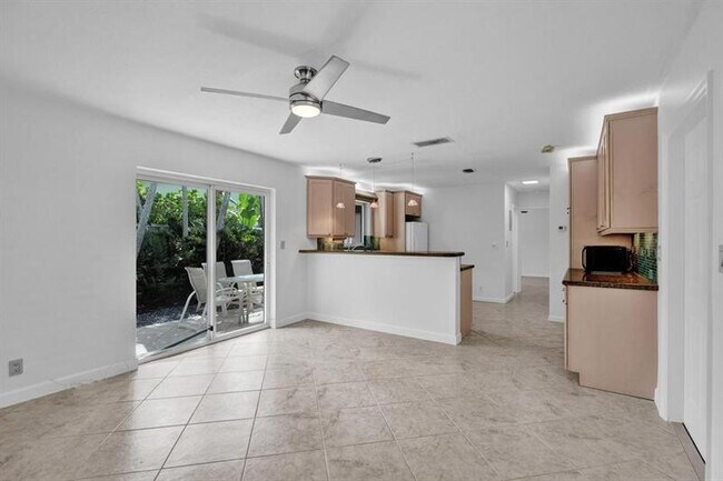 Building Photo - 1418 NE 56th Ct