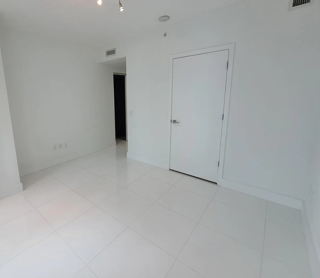 Building Photo - 1080 Brickell Ave