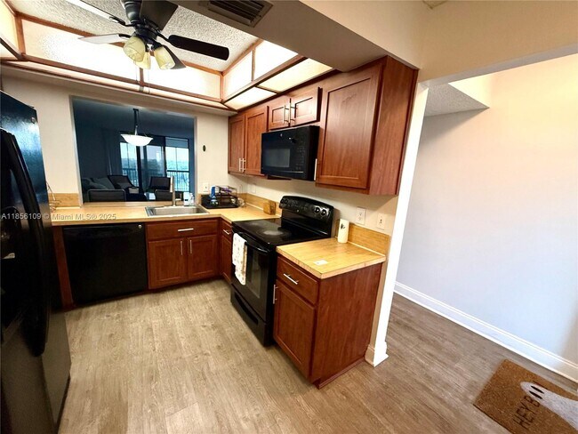 Building Photo - 1266 S Military Trail
