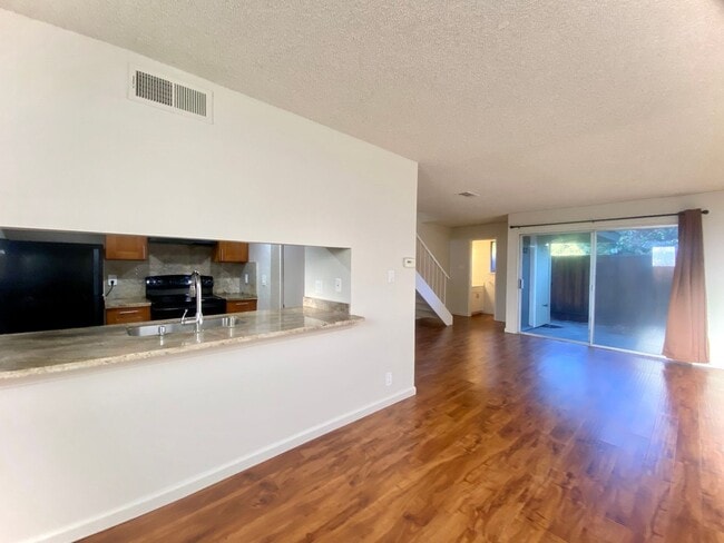 Building Photo - Spacious 2-Bedroom Condo Available for Rent in Fremont!