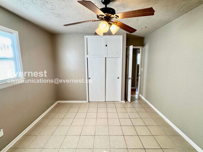 Building Photo - 3-Bed, 1.5-Bath Home with Garage / Pet-Friendly / Available now!