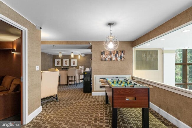 Building Photo - 10101 Grosvenor Pl