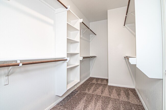 Building Photo - 2312 Sky View Rd