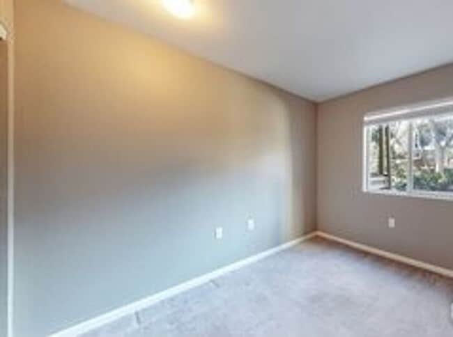 Building Photo - Cozy Two Bed/Two Bath Condo in Convenient ...