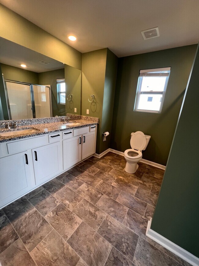 Building Photo - 1510 Ashgrove Pl