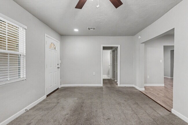 Building Photo - 537 SW 45th St