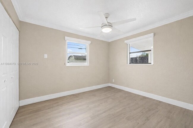 Building Photo - 5721 SW 38th Ct