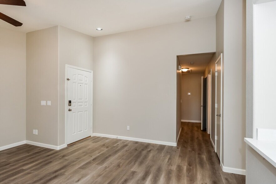 Building Photo - 1727 E Palo Blanco Way