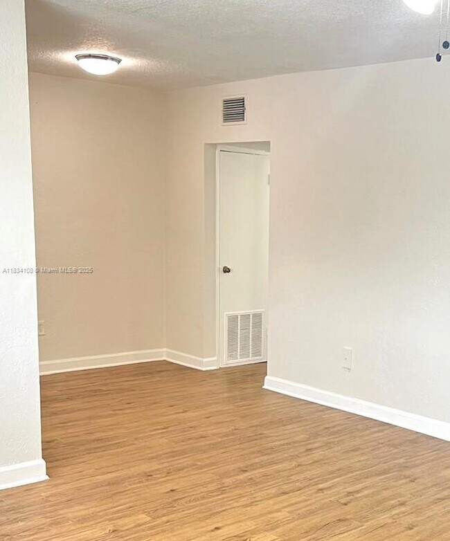 Building Photo - 8271 Crespi Blvd