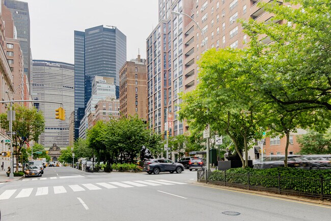 Building Photo - 28 Park Ave