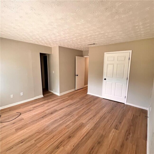 Building Photo - 3254 Strawberry Ln