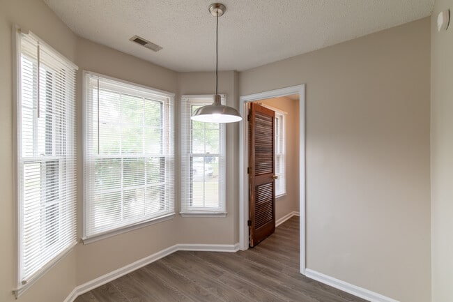 Building Photo - 1924 Greenstone Ct