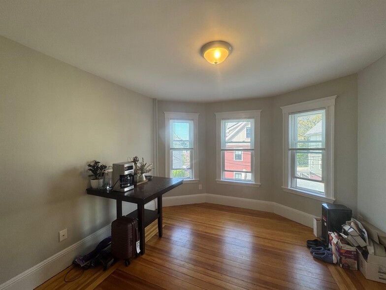 Building Photo - 9 Belmont Sq