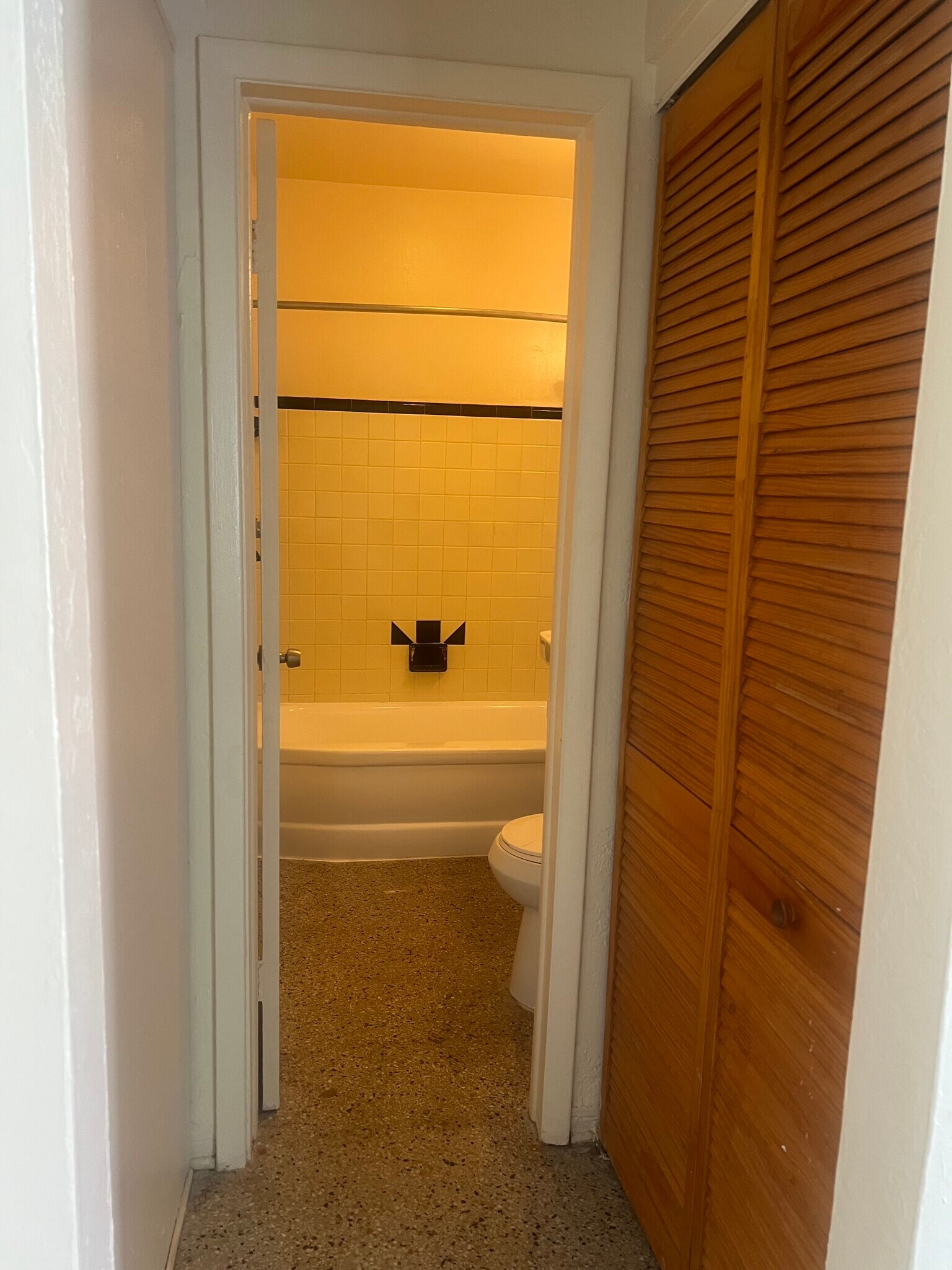 Building Photo - 505 NE 150th St