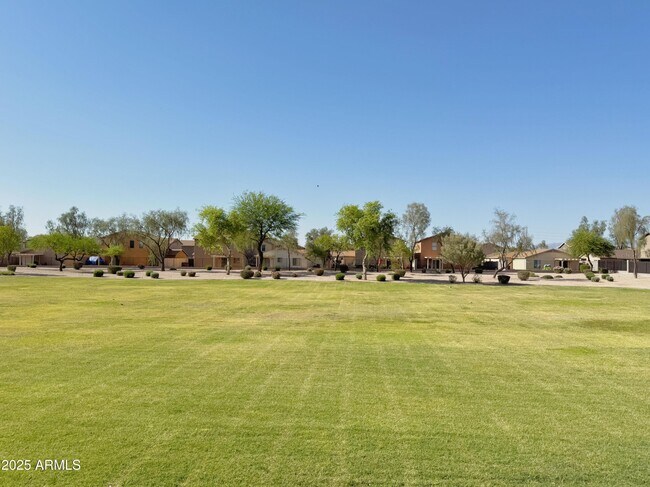 Building Photo - 2528 E Meadow Creek Way