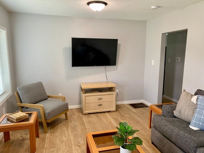 Building Photo - FURNISHED RENTAL