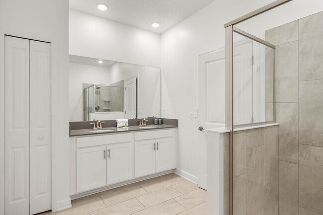 Building Photo - 9052 Sommerset Hills Dr