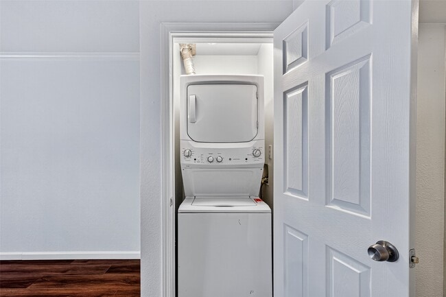 Building Photo - 2706 Mason St