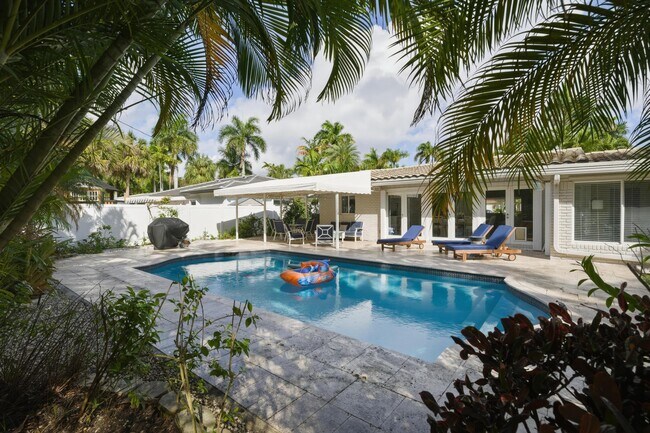 Building Photo - 3036 NE 19th St