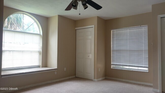 Building Photo - 4568 Woodcove Dr