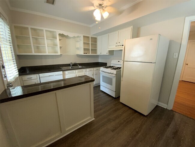 Building Photo - 2327 Branard St