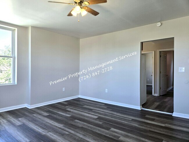 Building Photo - 211 E Wallace Ave
