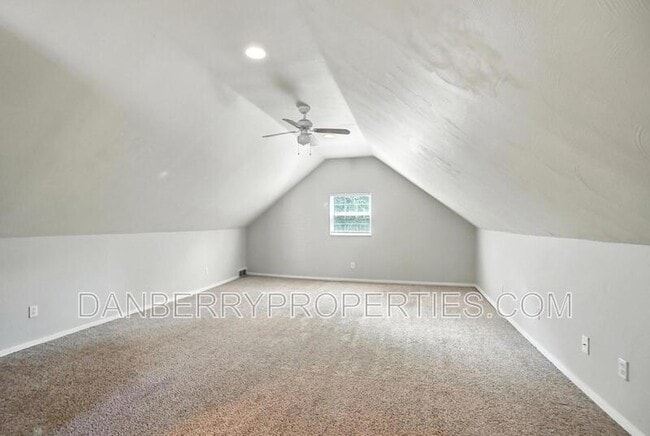 Building Photo - 822 Searles Rd