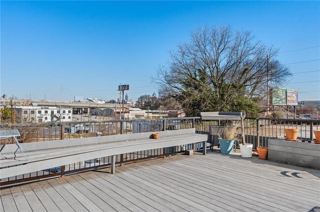 Building Photo - 644 Wells St SW