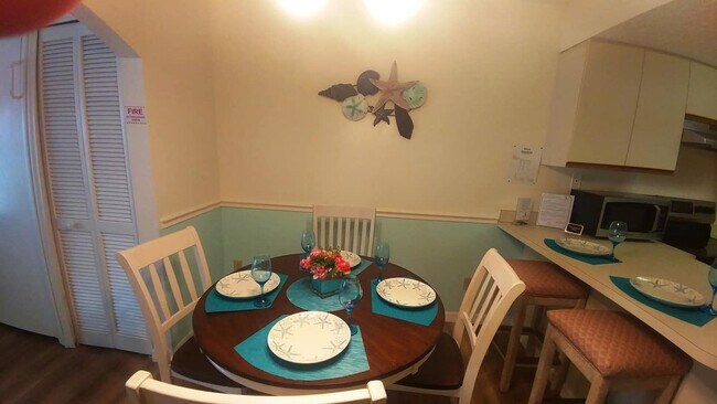 Building Photo - 8600 Ridgewood Ave