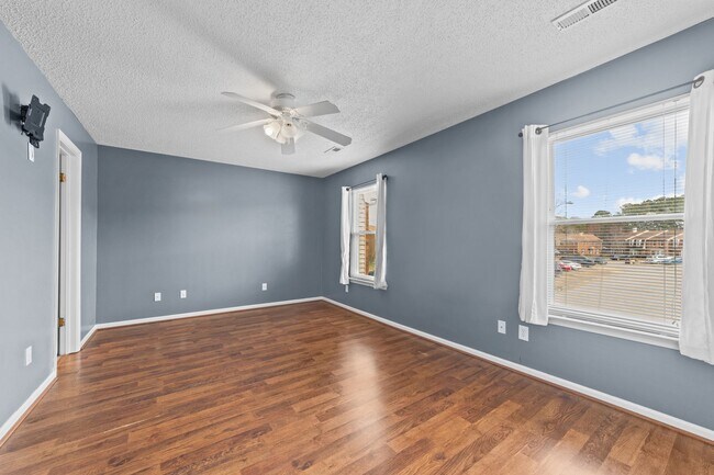Building Photo - 802 Nottaway Dr