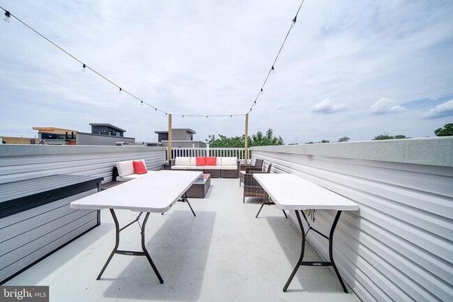 Building Photo - 1513 S Lambert St