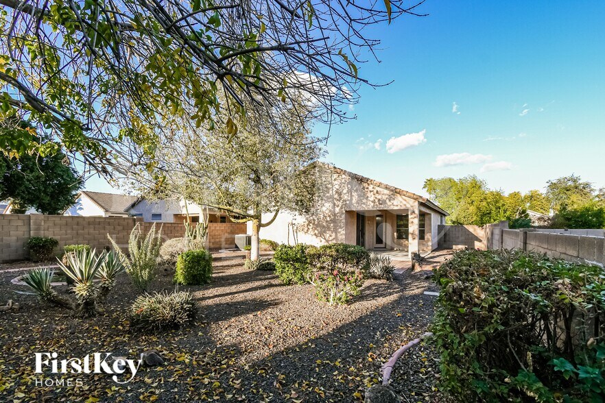 Building Photo - 2701 E Hulet Dr