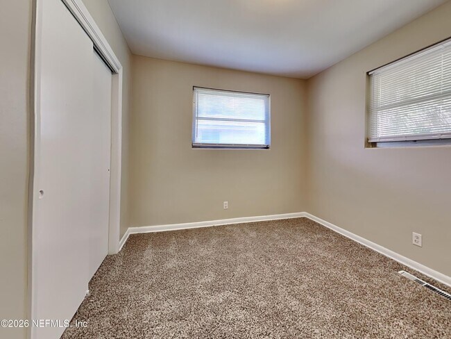 Building Photo - 1332 Arlingwood Ave