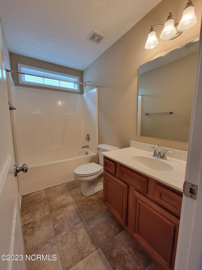 Building Photo - 416 Amaryllis Ln