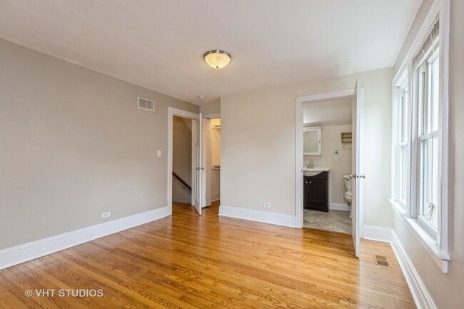 Building Photo - 621 Prairie Ave
