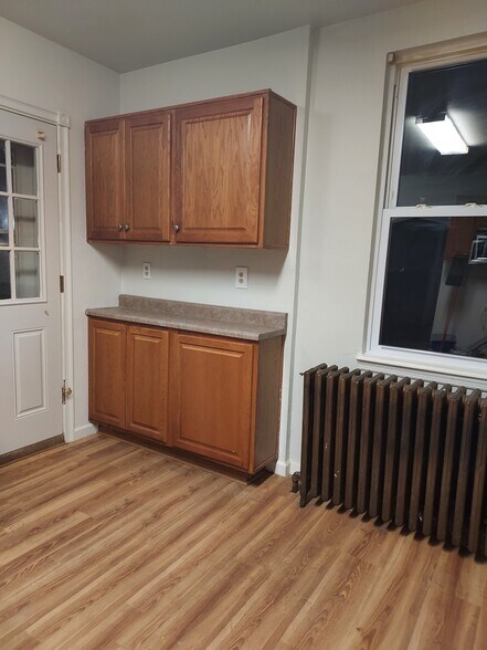 Building Photo - 633 Baldwin St
