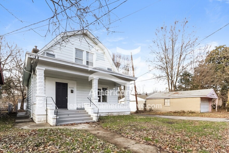 Building Photo - 1216 S 32nd St