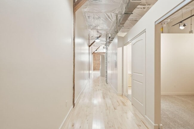 Building Photo - 222 Bolivar St