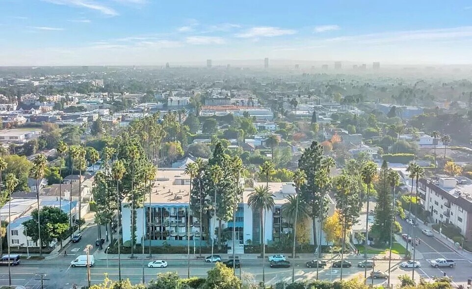 Exceptional Location - 7560 Hollywood Blvd