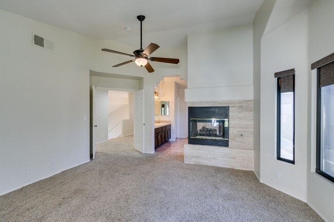 Building Photo - Immaculate 3 bedroom house with a Loft in ...