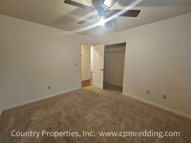 Building Photo - Spacious Home in Saratoga Estates with Lan...
