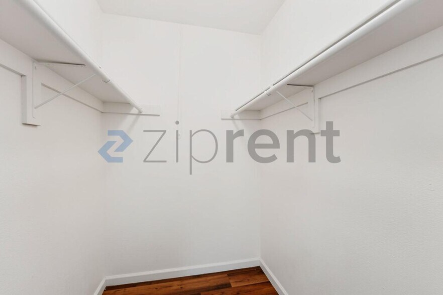 Building Photo - Unit 411